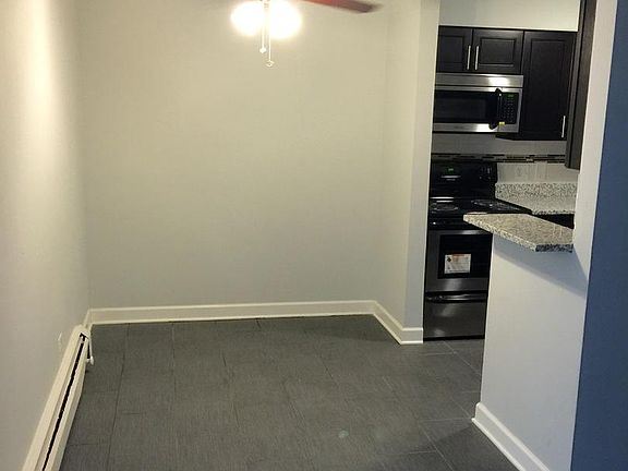 3rd image of 6002 N Kenmore Ave #208