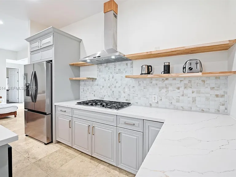 2501 Pine Tree Dr — Photo 11