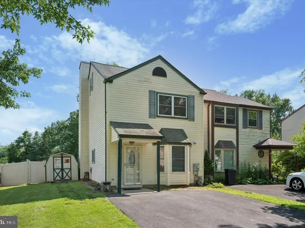 645 Whittier Dr, Warminster, PA 18974