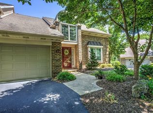 216 Willow Valley Dr, Lancaster, PA 17602