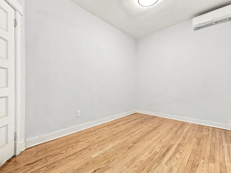204 E 31st St #1 — Photo 7
