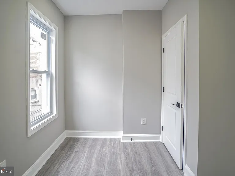 1535 W Seltzer St — Photo 34