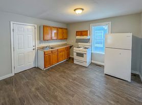 173-175 Butler, 1FL
