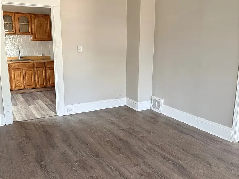 2778 E 120th St #3 — Photo 3