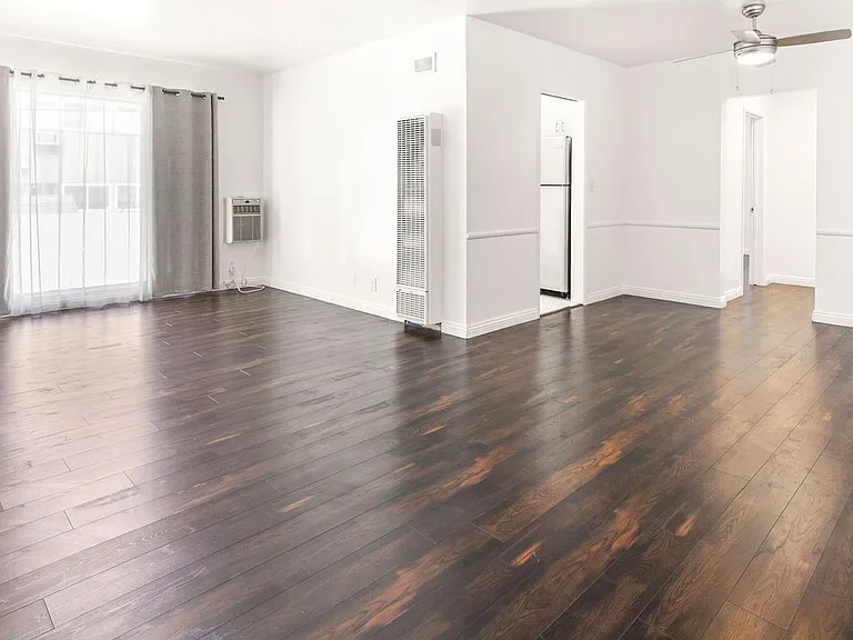 Hollyview Apartments — Photo 17