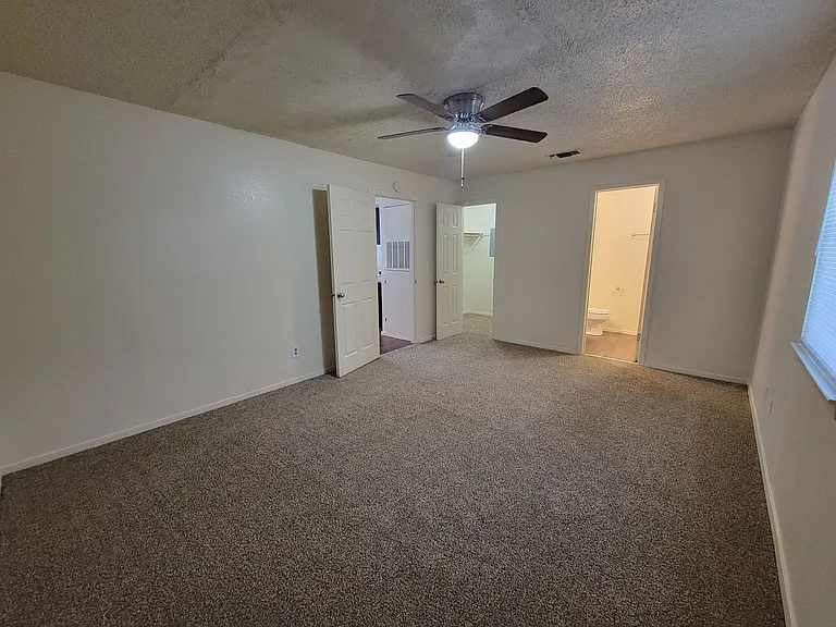 Gant Apartments — Photo 31