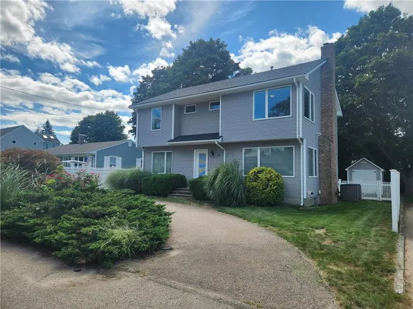 39 Treasure Rd, Narragansett, RI 02882