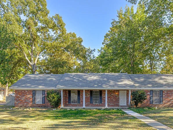 16 Crosswoods Rd, Brandon, MS 39042