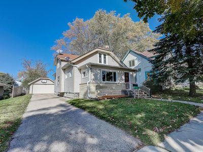 1030 Lindbergh Ave, Waukesha, WI, 53188