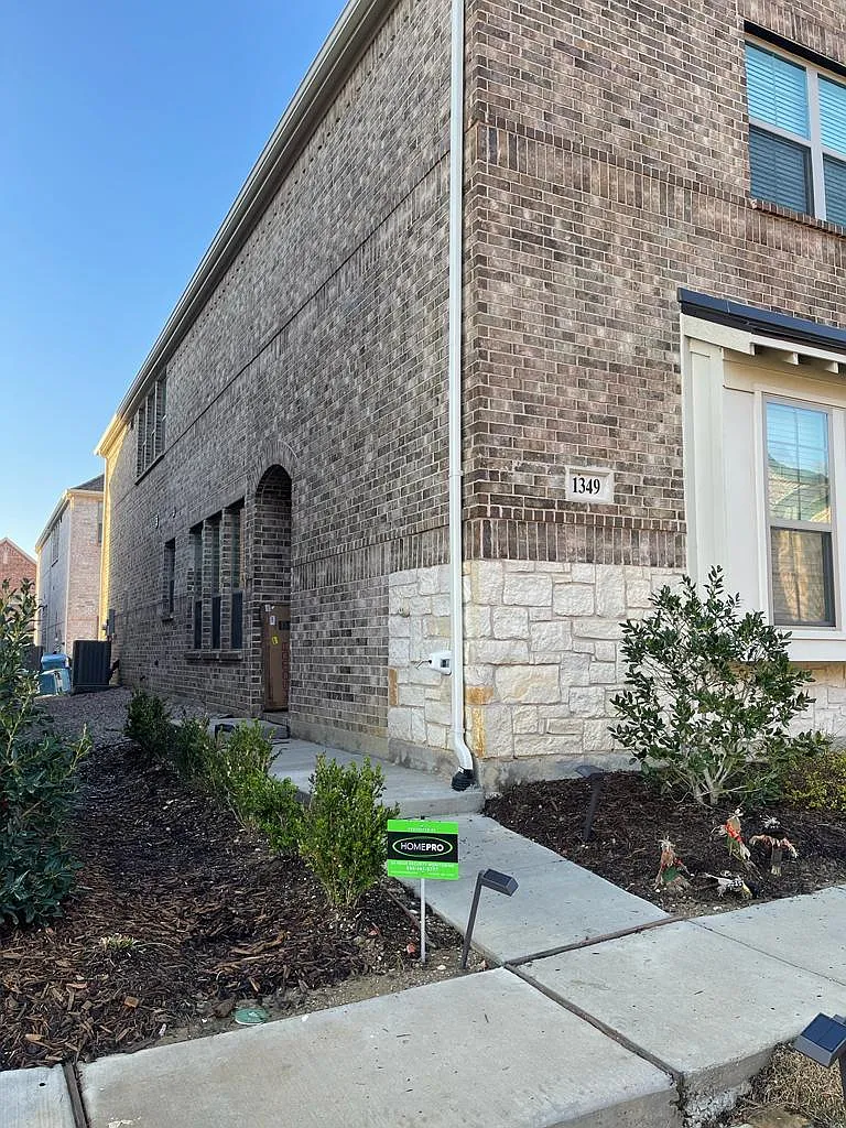 3 bed, 2001 sqft, $3,000 — Photo 1