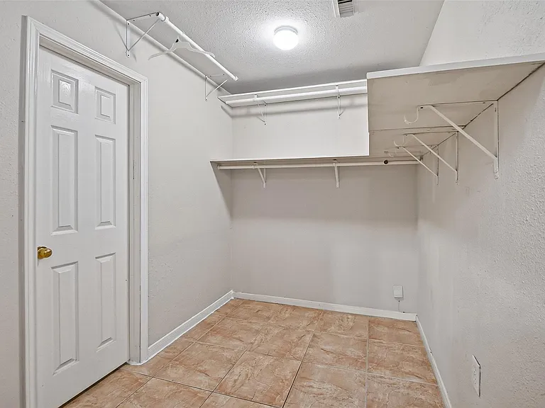 9918 Pierre Ct — Photo 16