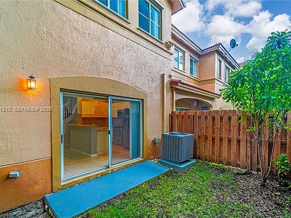 4th image of 8526 NW 107th Psge #Townhouse 4-40
