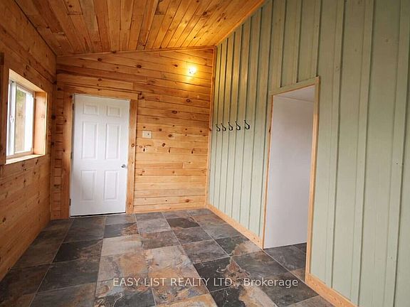 3rd image of 624 Hillhead Rd