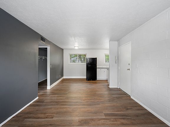 4th image of 2634 Stanton Ave #4