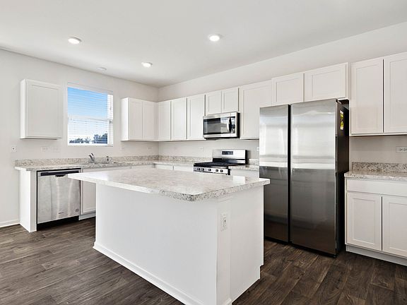 3rd image of 2025 Greenview Dr