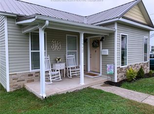 2942 Virginia Ave, Hurricane, WV 25526