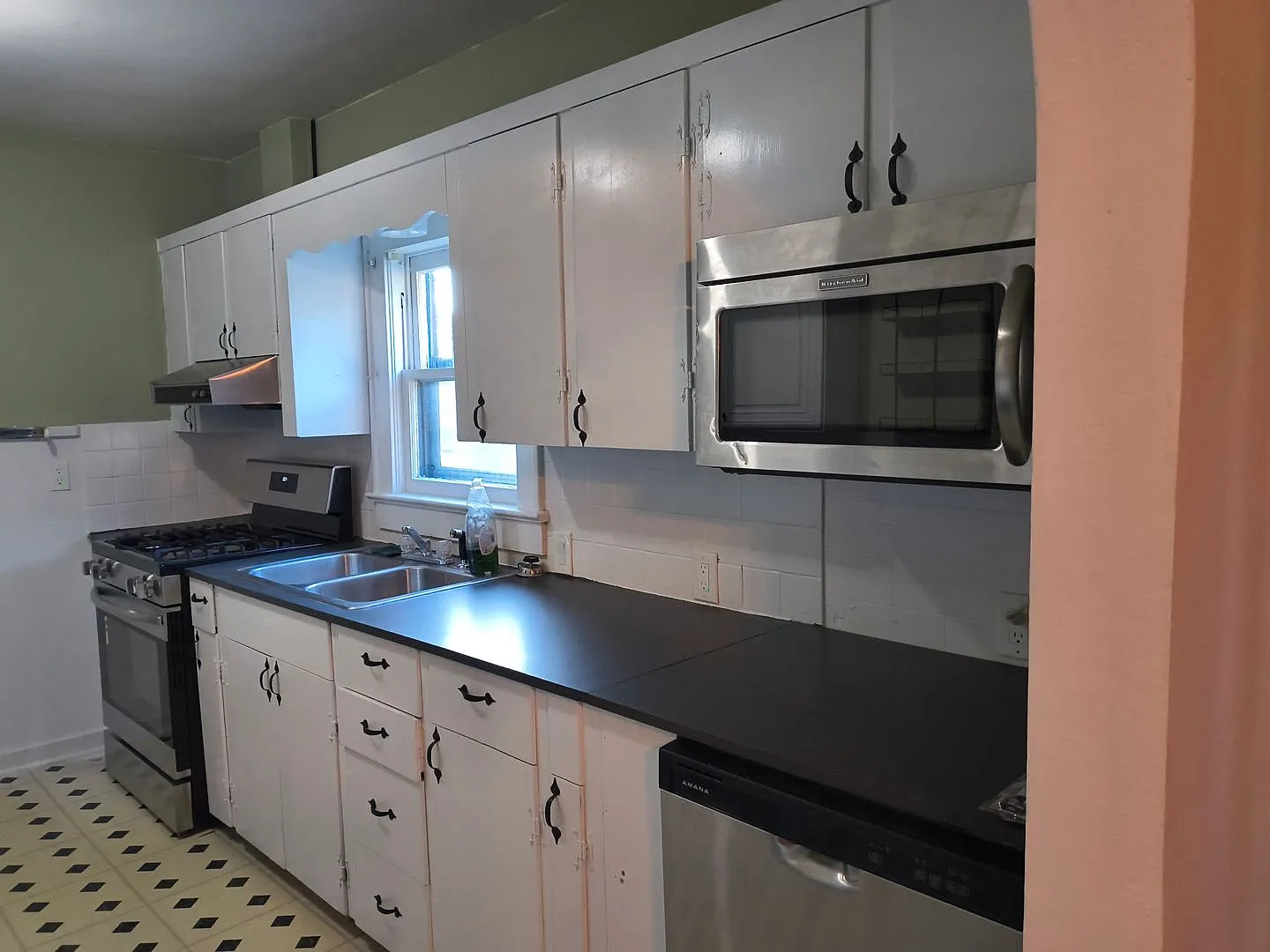 Newly renovated 3-bedroom, 2-bathroom home is ready for move-in and available now for $1,400 a mo... — Photo 4