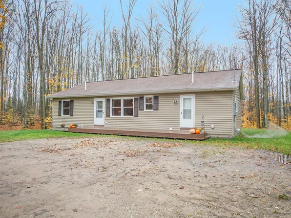 12227 Beckett Rd, Johannesburg, MI 49751