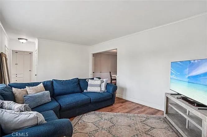 11045 Howard St — Photo 5
