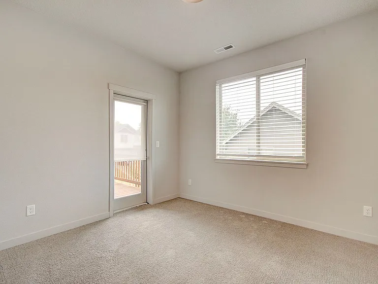13000 NE 24th Cir — Photo 11