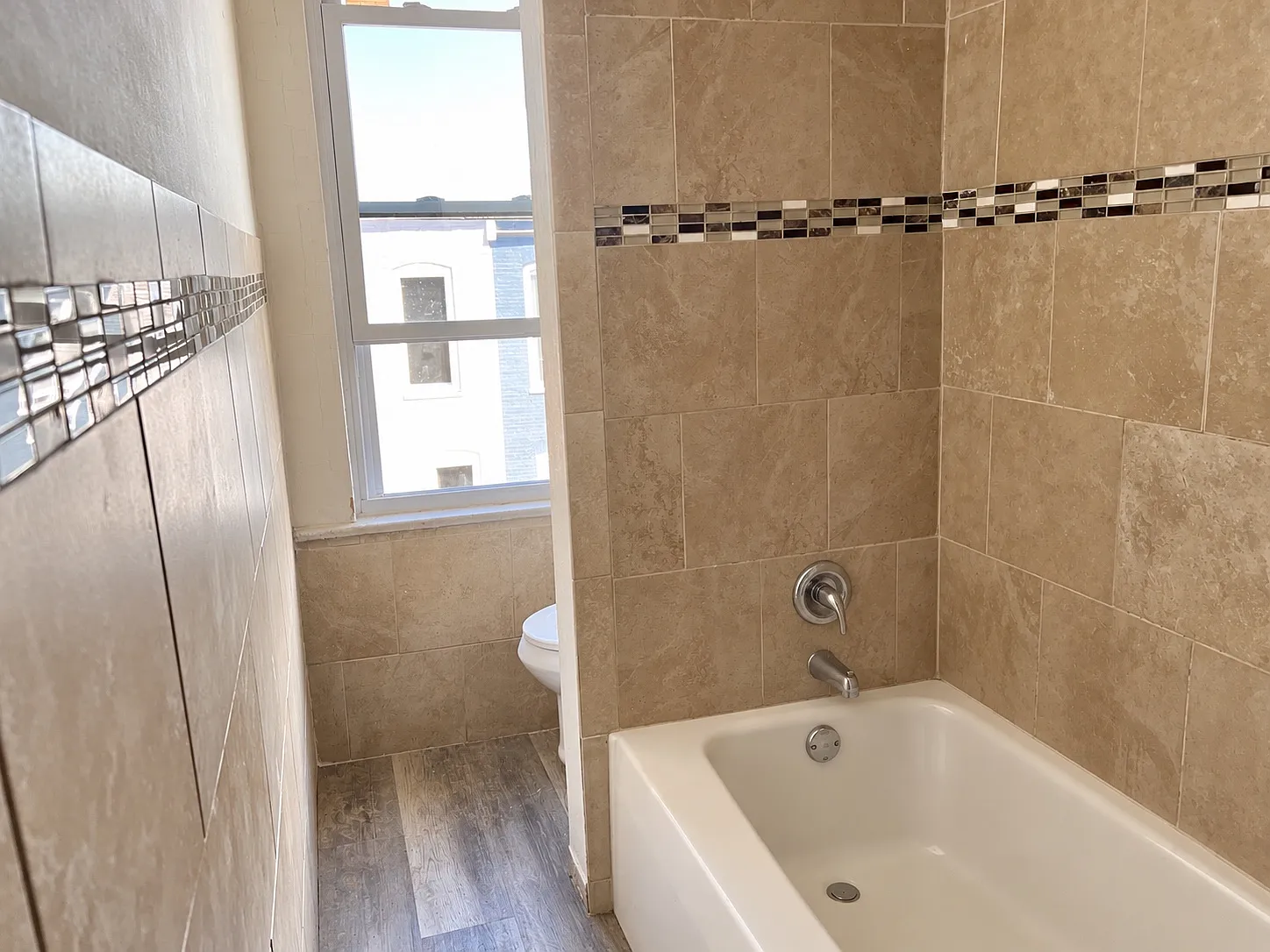 4 bed, 1000 sqft, $700 — Photo 3