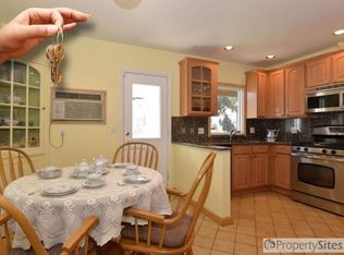 99 Maple Dr W, New Hyde Park, NY 11040