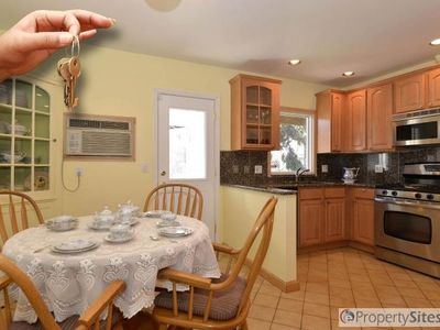 99 Maple Dr W, New Hyde Park, NY, 11040