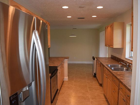 2nd image of 1652 SE Floresta Dr