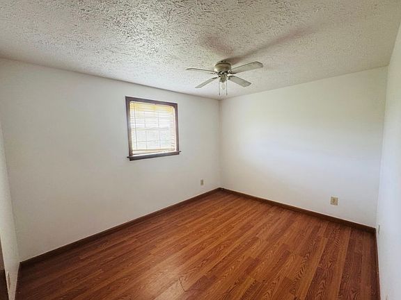 2nd image of 572 Lexington Dr SE