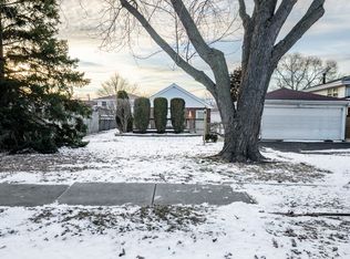 9170 Crescent Ct, Oak Lawn, IL 60453