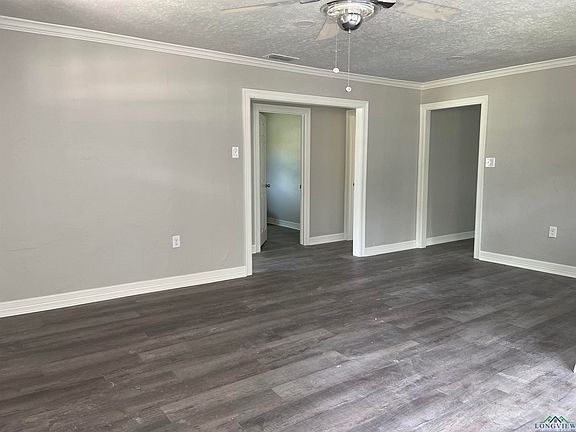 4th image of 402 N Saint Mary St