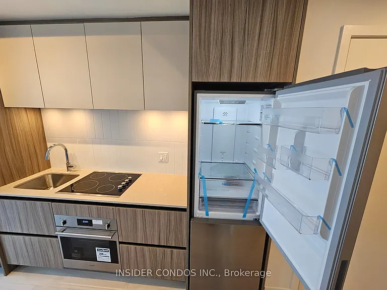 7950 Bathurst St #1412 — Photo 8