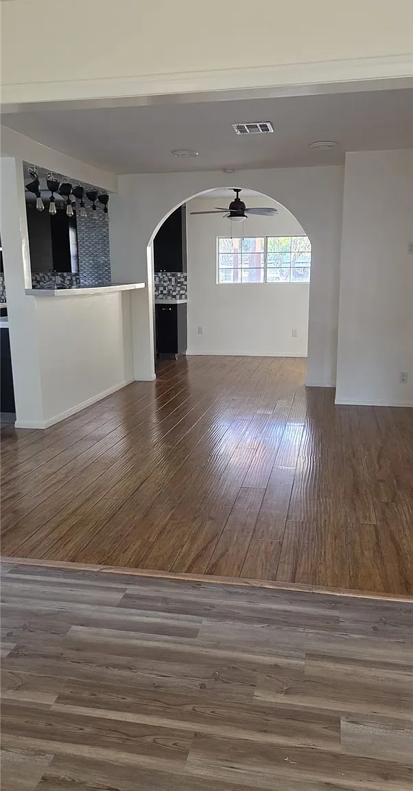 4 bed, 1.5 bath, 1426 sqft, $4,500 — Photo 2
