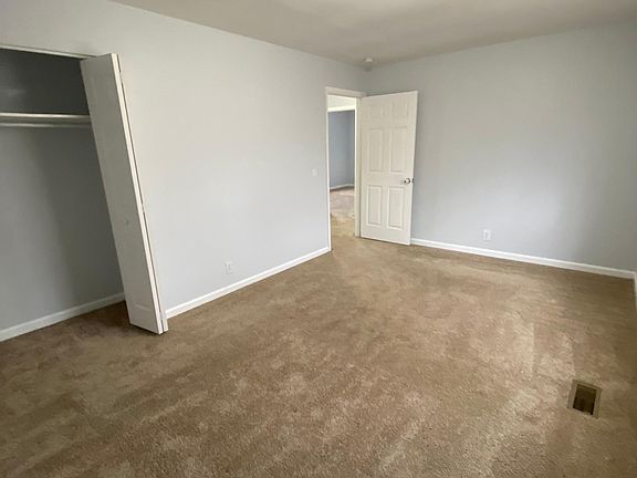 4th image of 465 Meadowlark Dr