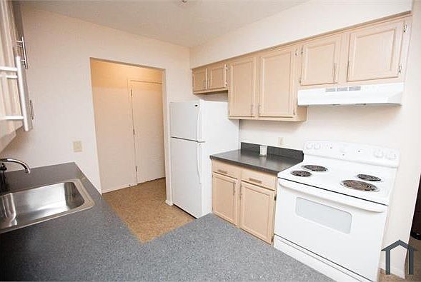 2nd image of 2560 Eastgate Rd #3