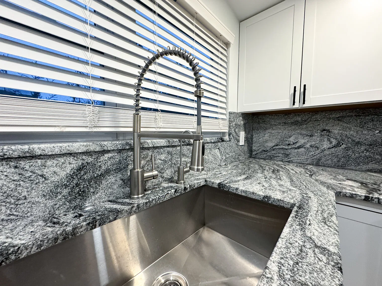 3 bed, 1.5 bath, 1200 sqft, $2,600 — Photo 3