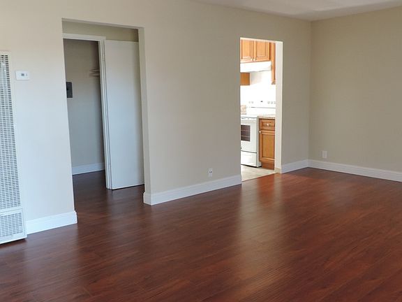 2nd image of 161 Oak Ave APT 1