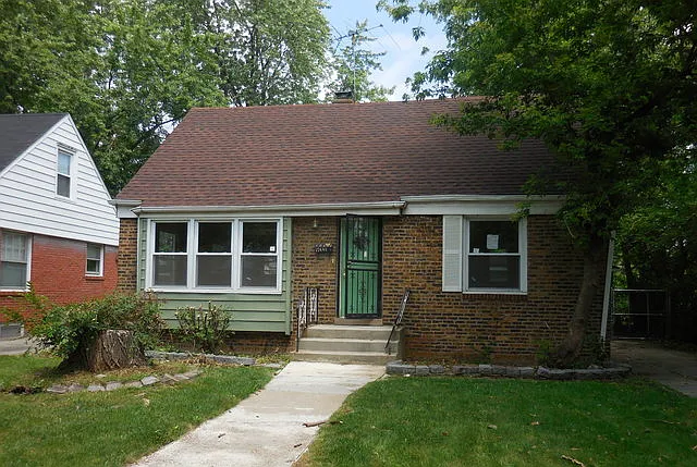 14121 Calumet Ave photo 1
