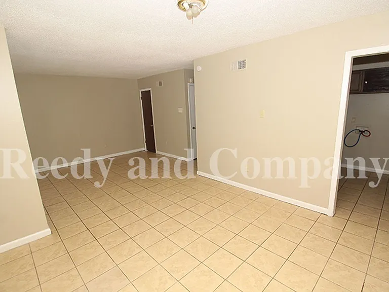 3385 Barbwood Dr — Photo 7