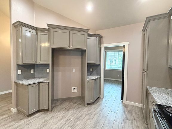 5th image of 4025 Caroline Ln
