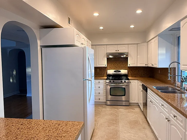 410 N Canyon Blvd — Photo 34