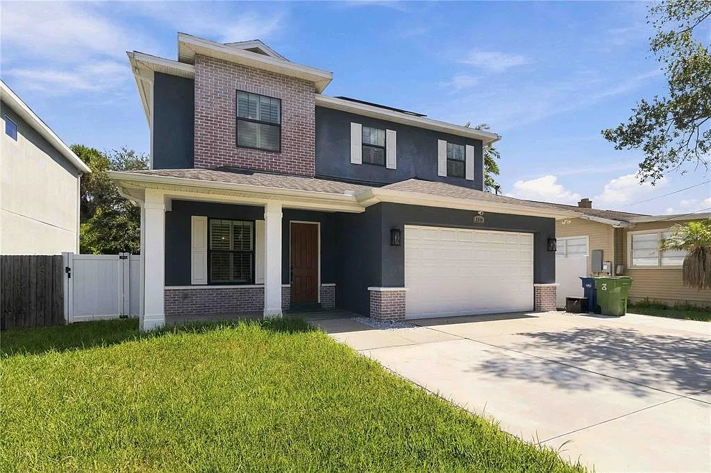 4 bed, 2.5 bath, 2522 sqft, $4,400 — Photo 2