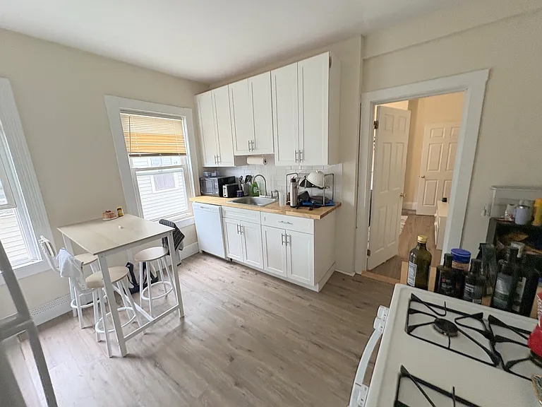 270 Washington St #1 — Photo 3