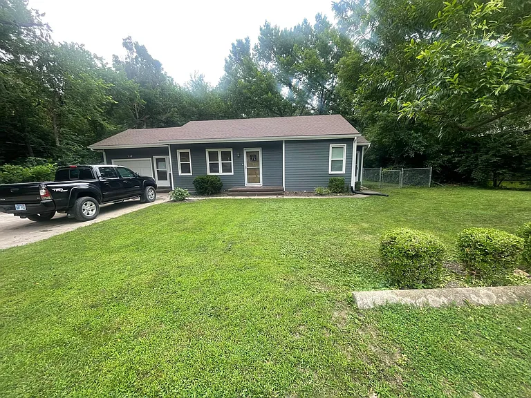 135 S Evergreen Ave — Photo 4