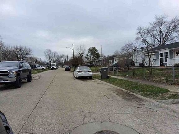 Exterior Neighborhood (street photo)