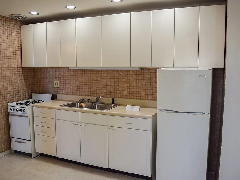 Clark Street Apartments by Royse + Brinkmeyer — Photo 13