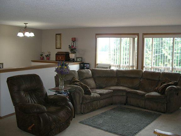 3rd image of 7717 192nd St E