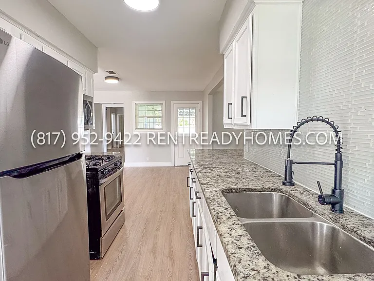 2613 Fairbrook St — Photo 15