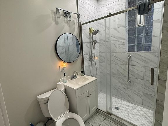4th image of 528 E 46th Pl