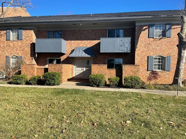 1036 Armstrong Mill Rd, Lexington, KY 40517